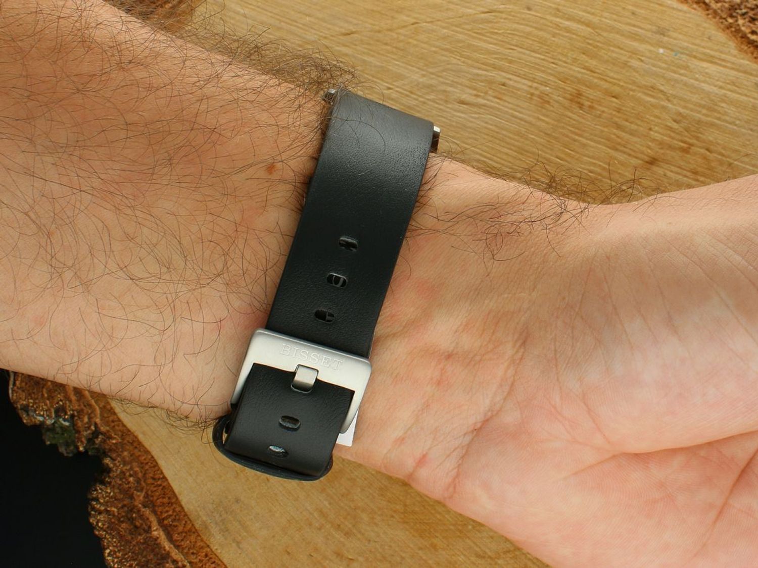 Elegancki zegarek męski Bisset z tytanową kopertą, skórzanym paskiem, mechanizmem RONDA SWISS EOL i szafirowym szkłem. Wodoszczelność 30M, odporny na zachlapania.1.webp